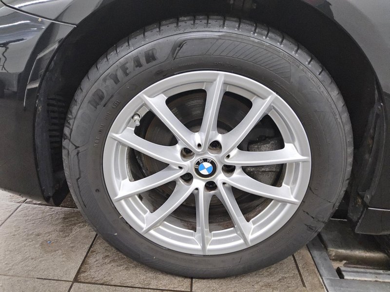 BMW 520d Touring automatik • panorama • koža — 10