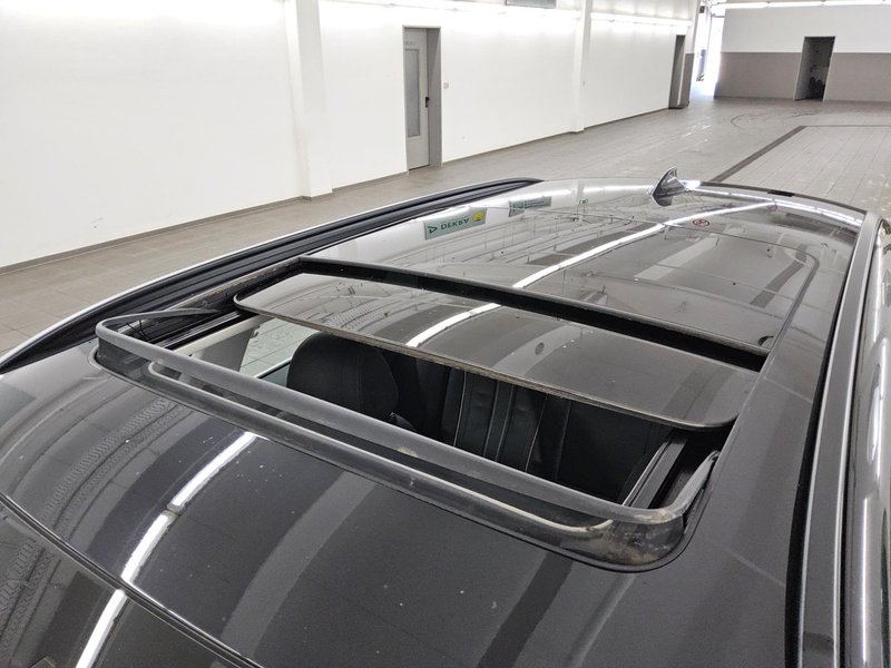 BMW 520d Touring automatik • panorama • koža — 11