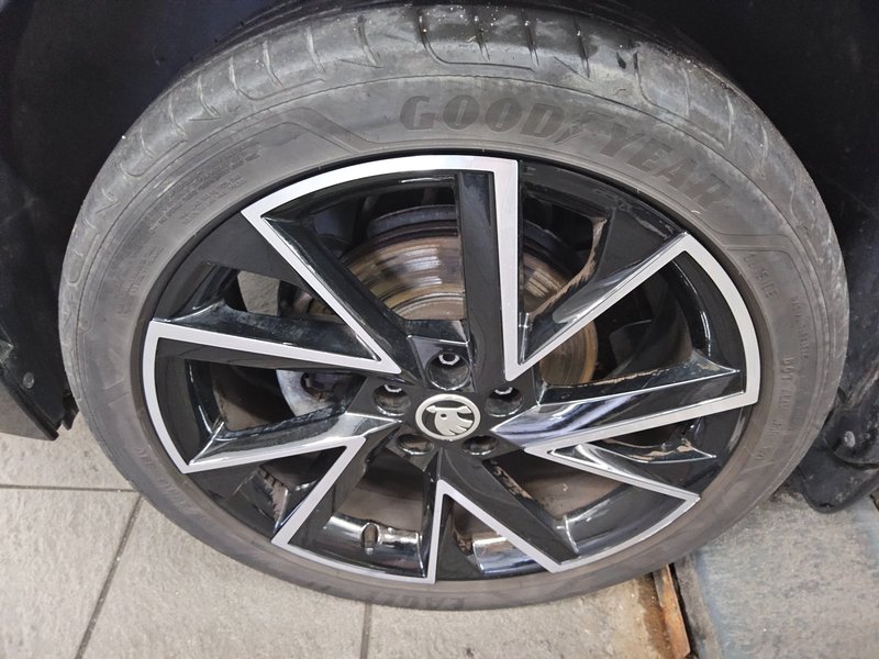 Škoda Kamiq 1.5 TSI Monte Carlo • panorama • AHK — 11