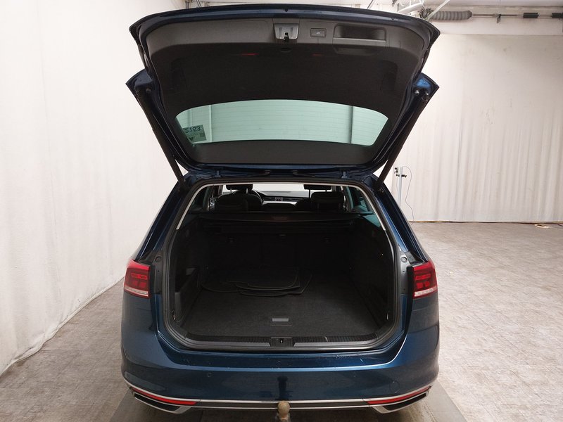 Volkswagen Passat Variant GTE 1.4 TSI automatik • ACC • AHK — 17
