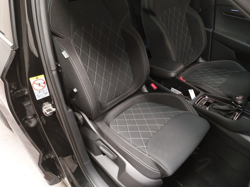 Škoda Karoq 2.0 TDI 4x4 SportLine automatik • ACC • AHK — 10