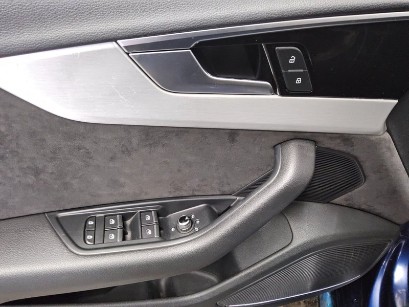 Audi A4 Avant 35 TDI automatik S line • koža • Full LED — 10