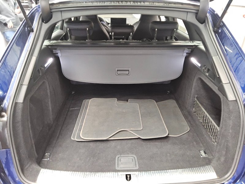Audi A4 Avant 35 TDI automatik S line • koža • Full LED — 12