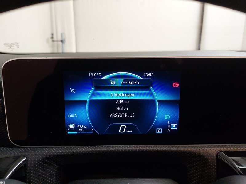 Mercedes-Benz A 220 d automatik Progressive • Full LED • adaptivno ogibanje — 22