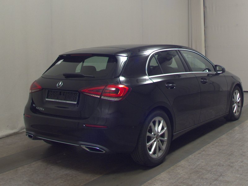 Mercedes-Benz A 220 d automatik Progressive • Full LED • adaptivno ogibanje — 4