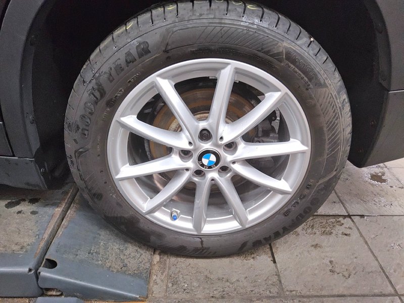 BMW X1 sDrive20d automatik Advantage • ACC • AHK — 10