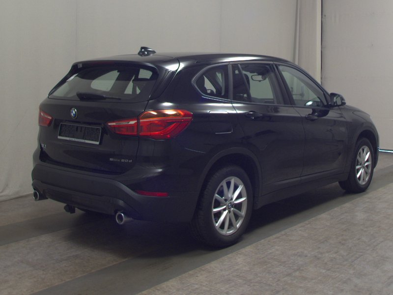 BMW X1 sDrive20d automatik Advantage • ACC • AHK — 4