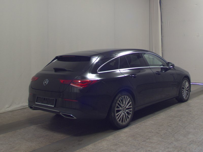 Mercedes-Benz CLA 200 d Shooting Brake automatik Progressive • LED — 4