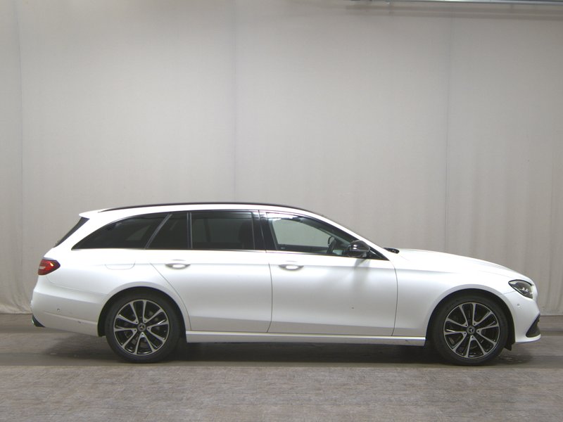 Mercedes-Benz E 220 d automatik Avantgarde • panorama • HUD