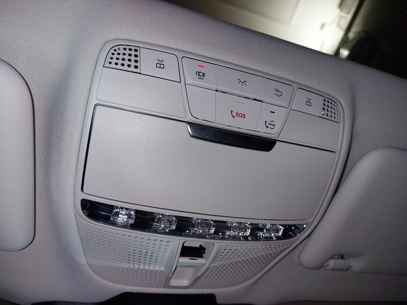 Mercedes-Benz E 220 d automatik Avantgarde • panorama • HUD — 13