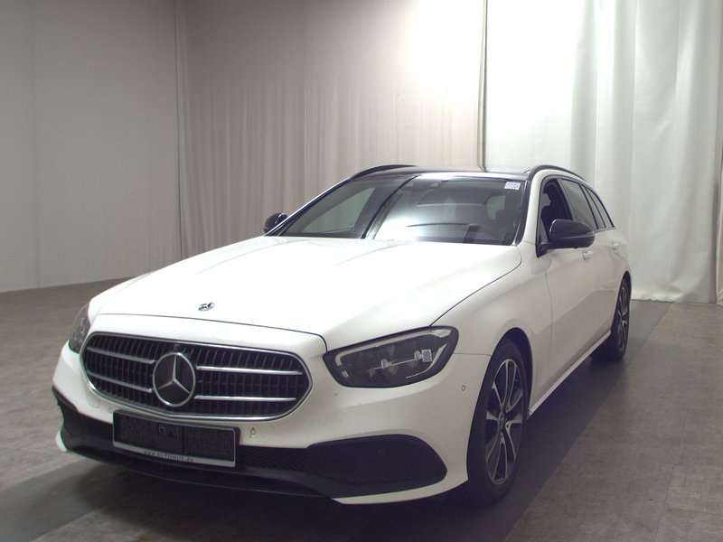 Mercedes-Benz E 220 d automatik Avantgarde • panorama • HUD — 2
