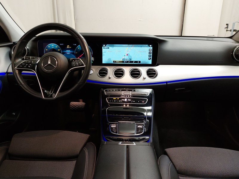 Mercedes-Benz E 220 d automatik Avantgarde • panorama • HUD — 20