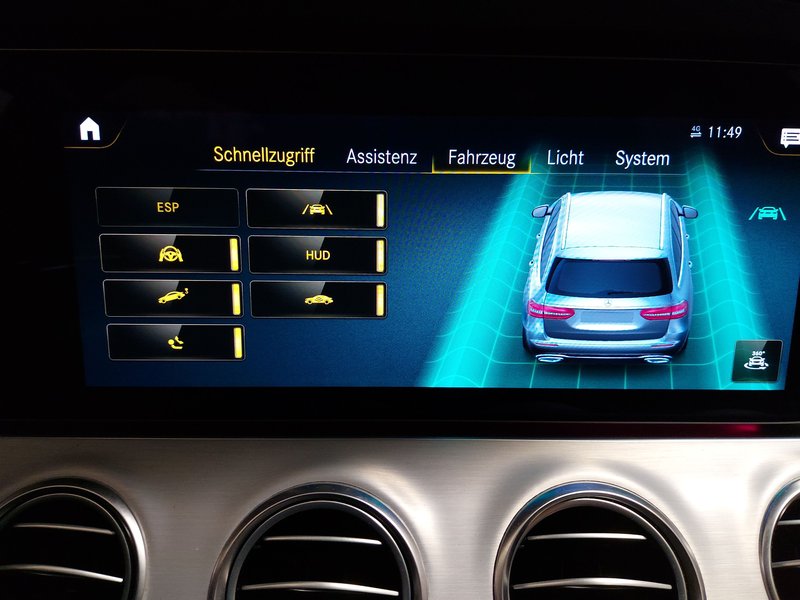 Mercedes-Benz E 220 d automatik Avantgarde • panorama • HUD — 22