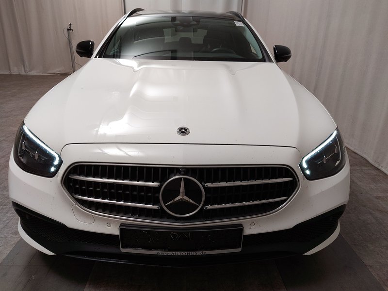 Mercedes-Benz E 220 d automatik Avantgarde • panorama • HUD — 9