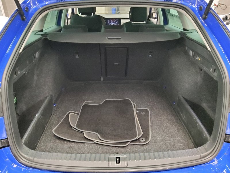 Škoda Octavia Kombi 2.0 TDI automatik Ambition • ACC • AHK — 12