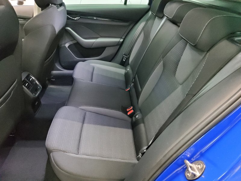 Škoda Octavia Kombi 2.0 TDI automatik Ambition • ACC • AHK — 13