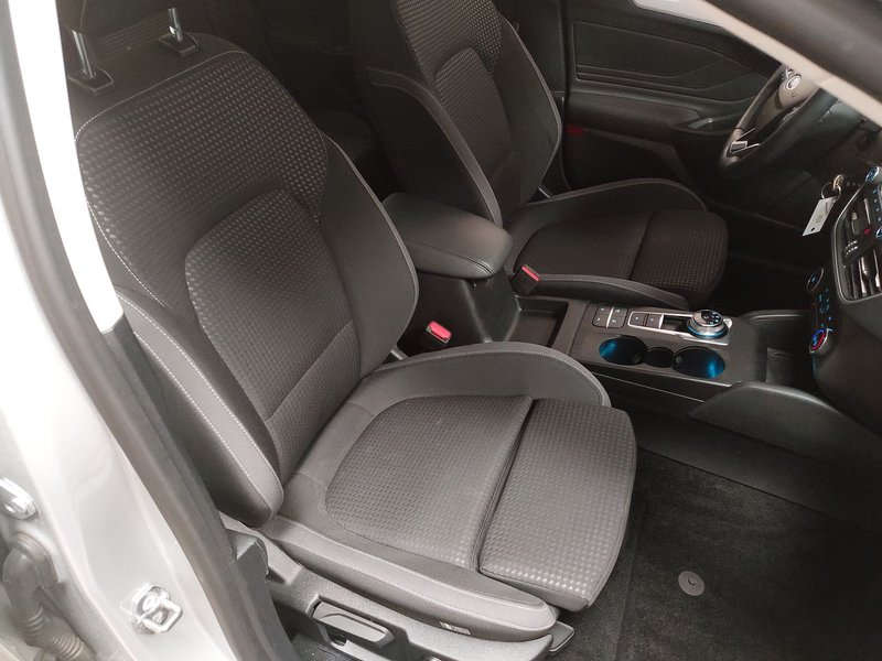 Ford Focus Turnier 2.0 EcoBlue automatik Cool&Connect • bežično punjenje — 10