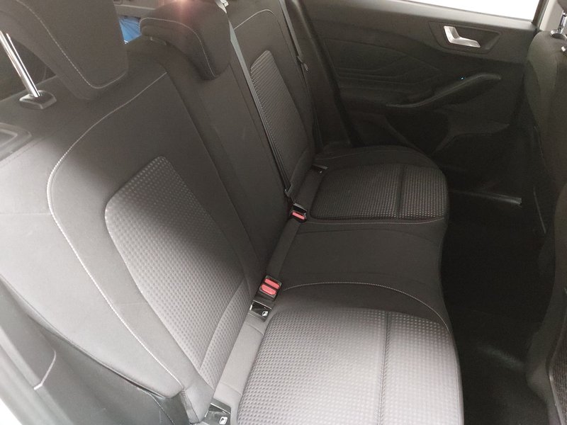 Ford Focus Turnier 2.0 EcoBlue automatik Cool&Connect • bežično punjenje — 12