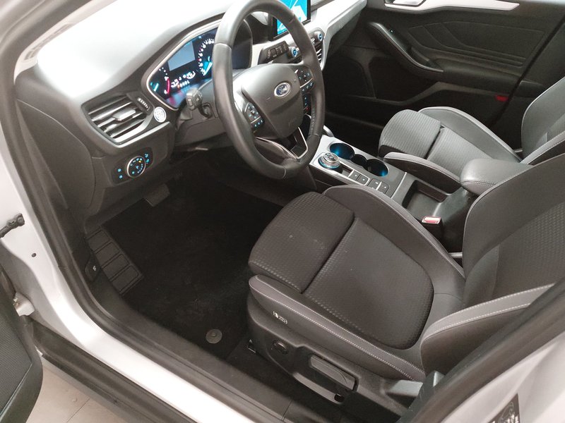 Ford Focus Turnier 2.0 EcoBlue automatik Cool&Connect • bežično punjenje — 6