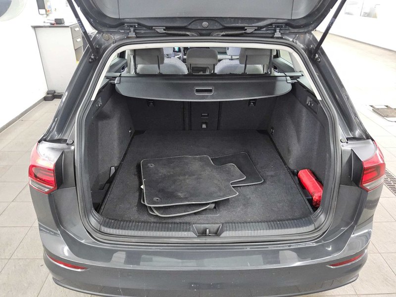 Volkswagen Golf 8 Variant 2.0 TDI automatik Life • ACC • Full LED — 12