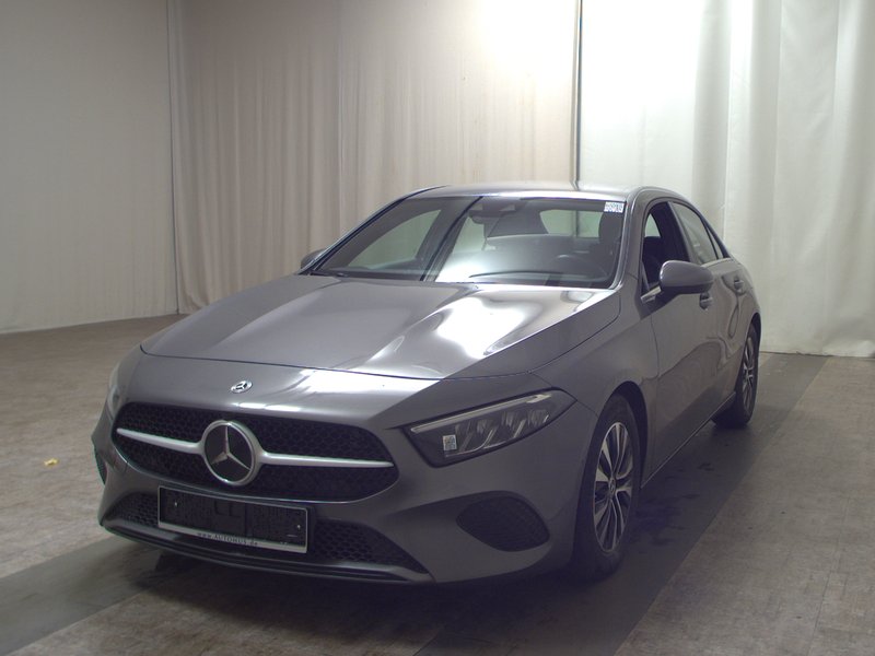 Mercedes-Benz A 180 d automatik Progressive • ACC • Full LED — 12