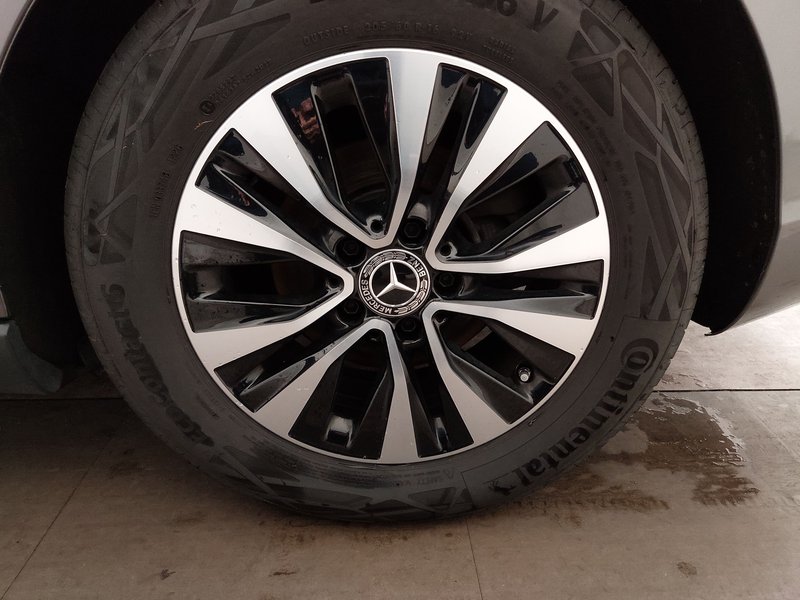 Mercedes-Benz A 180 d automatik Progressive • ACC • Full LED — 6