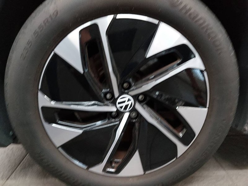 Volkswagen ID.4 Pro Performance • ACC • Full LED — 9