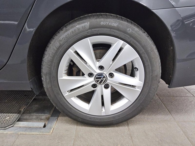 Volkswagen Golf 8 Variant 2.0 TDI Life • ACC • bežično punjenje — 11
