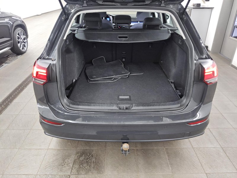 Volkswagen Golf 8 Variant 2.0 TDI Life • ACC • bežično punjenje — 12