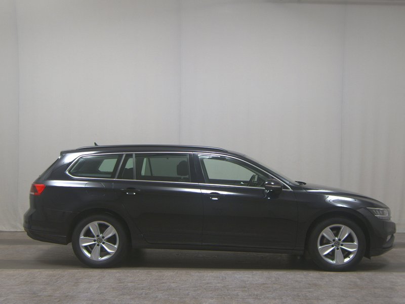 Volkswagen Passat Variant 2.0 TDI automatik Business • ACC • Full LED