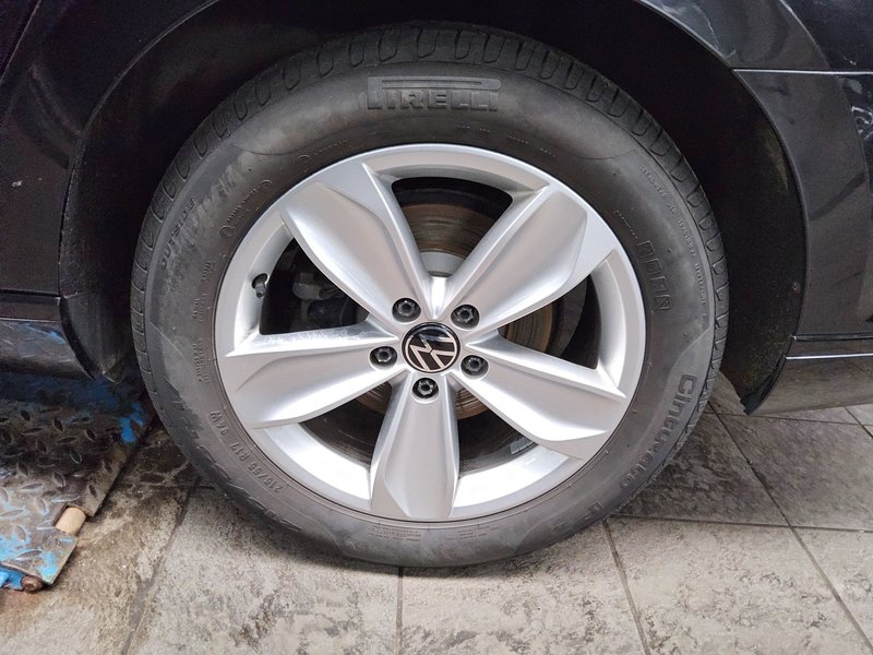 Volkswagen Passat Variant 2.0 TDI automatik Business • ACC • Full LED — 11