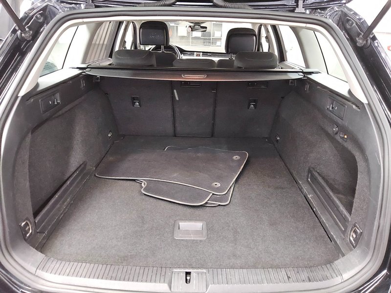 Volkswagen Passat Variant 2.0 TDI automatik Business • ACC • Full LED — 12