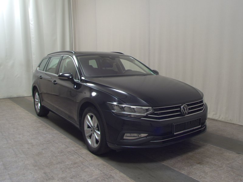 Volkswagen Passat Variant 2.0 TDI automatik Business • ACC • Full LED — 3