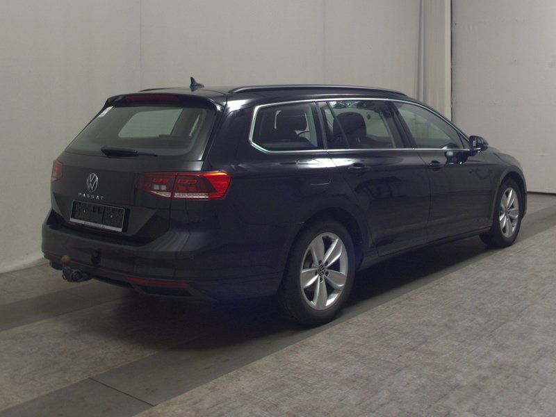 Volkswagen Passat Variant 2.0 TDI automatik Business • ACC • Full LED — 4