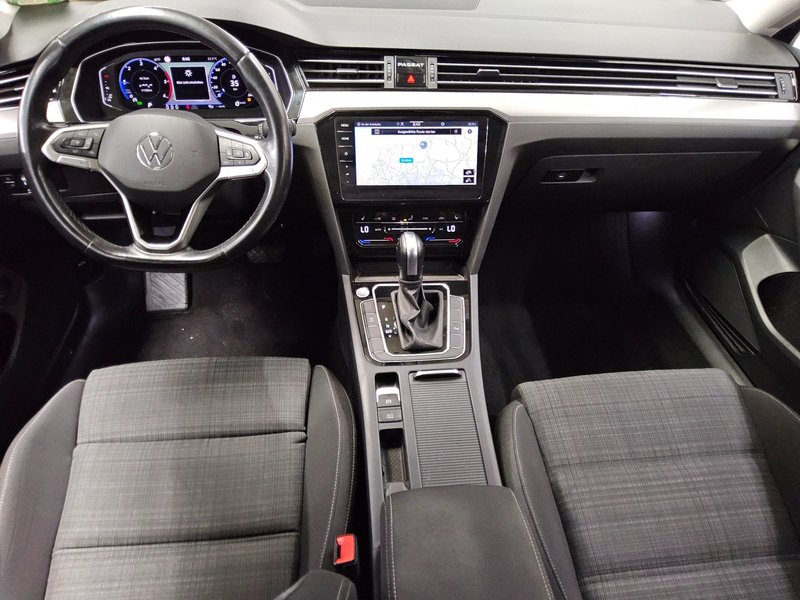 Volkswagen Passat Variant 2.0 TDI automatik Business • ACC • Full LED — 5