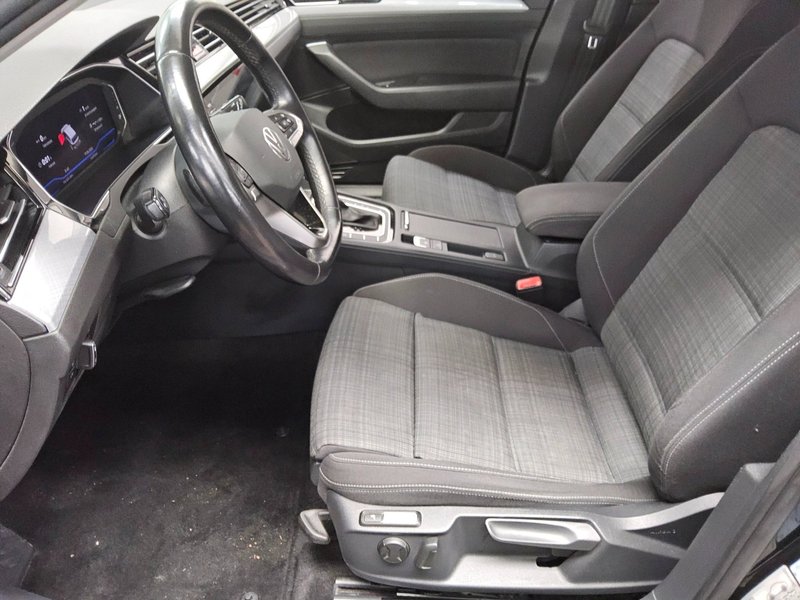Volkswagen Passat Variant 2.0 TDI automatik Business • ACC • Full LED — 9