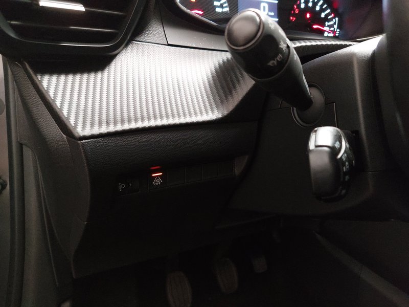 Peugeot 208 1.2 PureTech • digitalni instrumenti • grijanje sjedala — 7