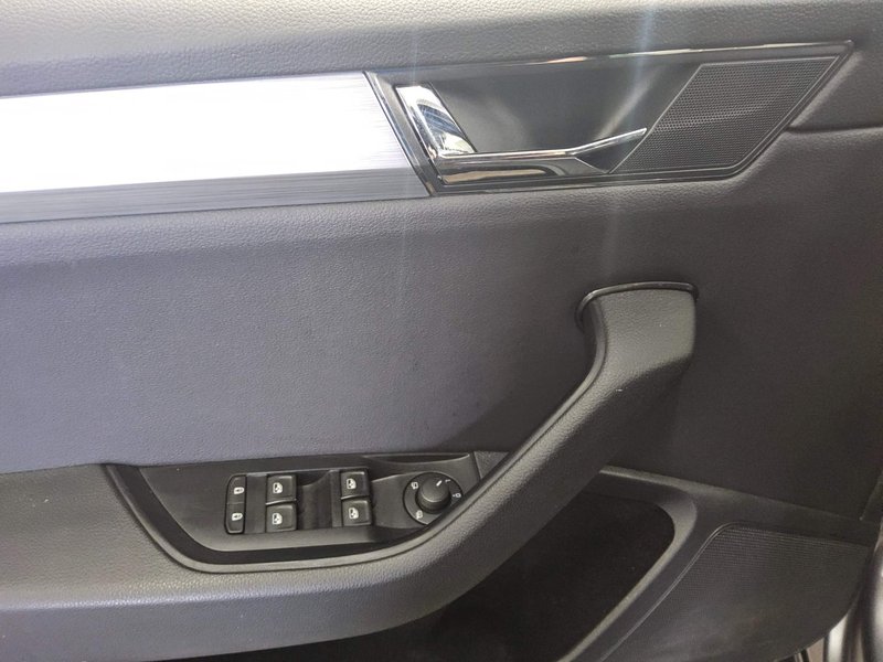 Škoda Superb Kombi 2.0 TDI automatik Ambition • ACC • električna peta vrata — 10