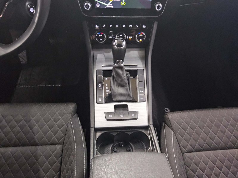 Škoda Superb Kombi 2.0 TDI automatik Ambition • ACC • električna peta vrata — 6