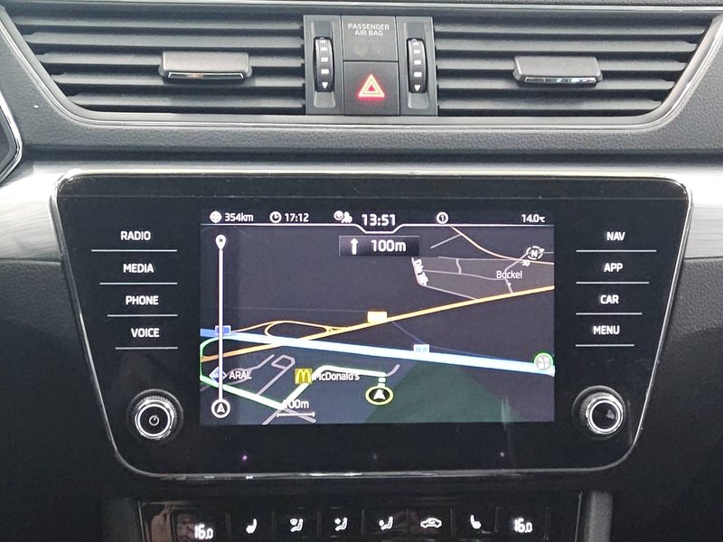 Škoda Superb Kombi 2.0 TDI automatik Ambition • ACC • električna peta vrata — 7