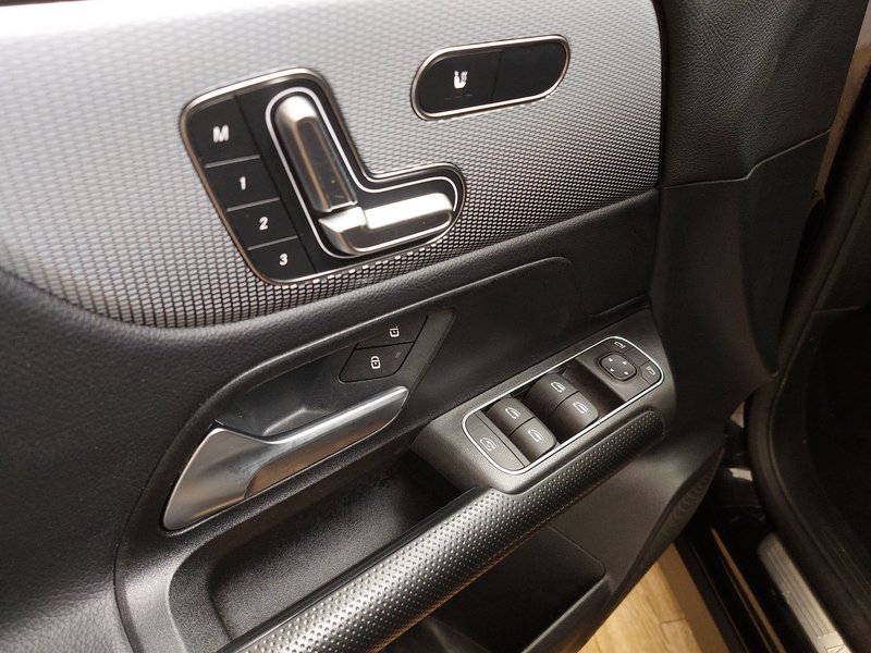 Mercedes-Benz GLB 200 d 4MATIC automatik • el. vrata prtljažnika — 5
