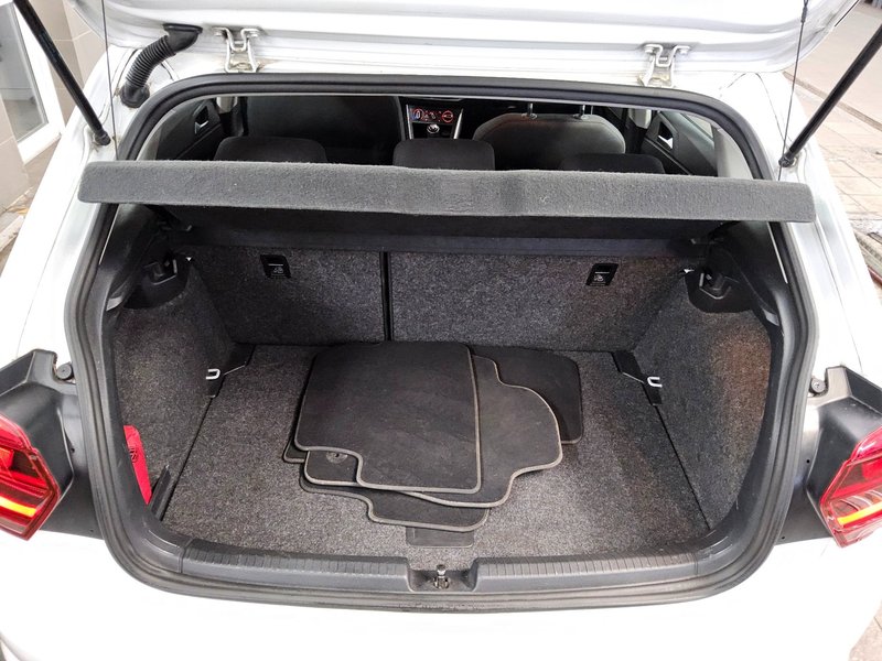 Volkswagen Polo 1.6 TDI • djelomično kožni interijer • navigacija — 10