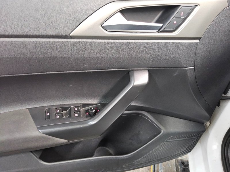 Volkswagen Polo 1.6 TDI • djelomično kožni interijer • navigacija — 9
