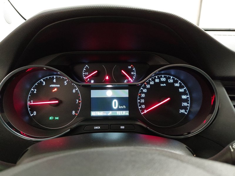 Opel Crossland 1.2 Elegance • Full LED — 8