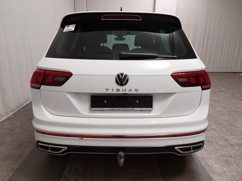 Volkswagen Tiguan 2.0 TDI R-Line • 360° kamera • električna peta vrata — 14