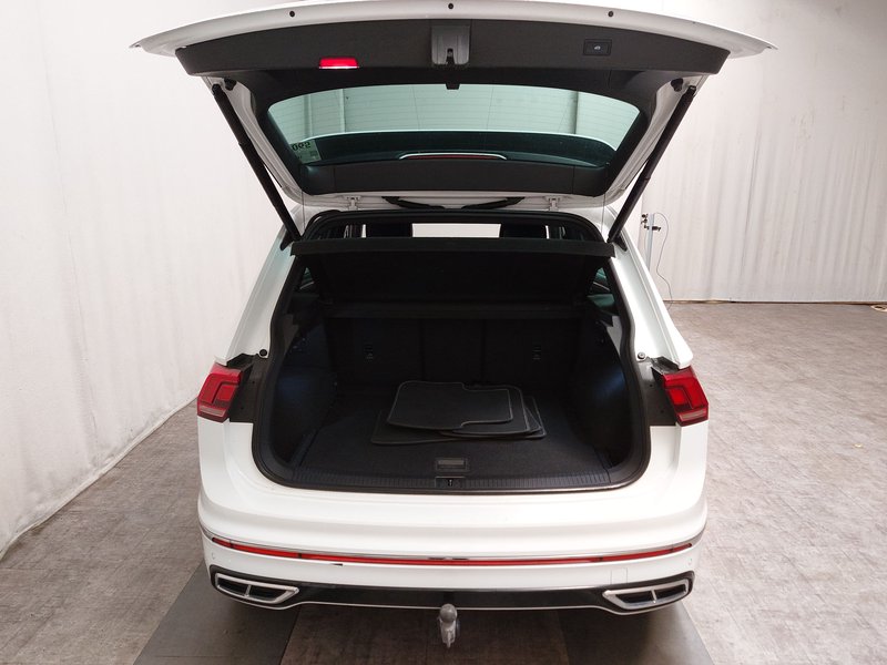 Volkswagen Tiguan 2.0 TDI R-Line • 360° kamera • električna peta vrata — 15