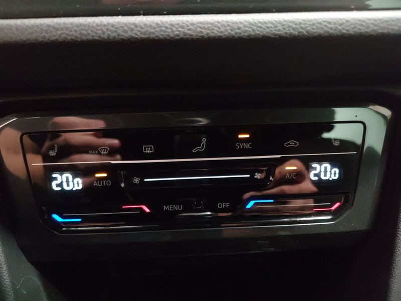 Volkswagen Tiguan 2.0 TDI R-Line • 360° kamera • električna peta vrata — 19