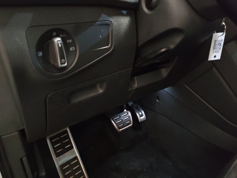 Volkswagen Tiguan 2.0 TDI R-Line • 360° kamera • električna peta vrata — 7
