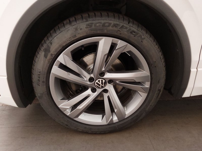 Volkswagen Tiguan 2.0 TDI R-Line • 360° kamera • električna peta vrata — 8