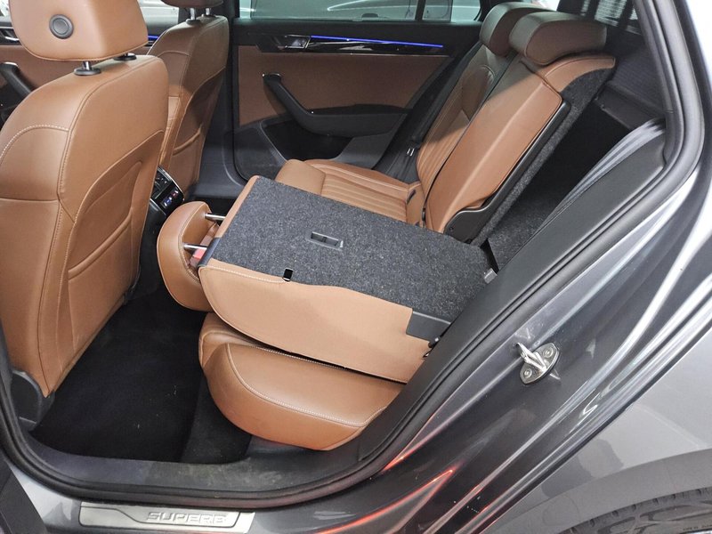 Škoda Superb Combi 1.4 TSI L&K automatik • AHK • Full LED — 13